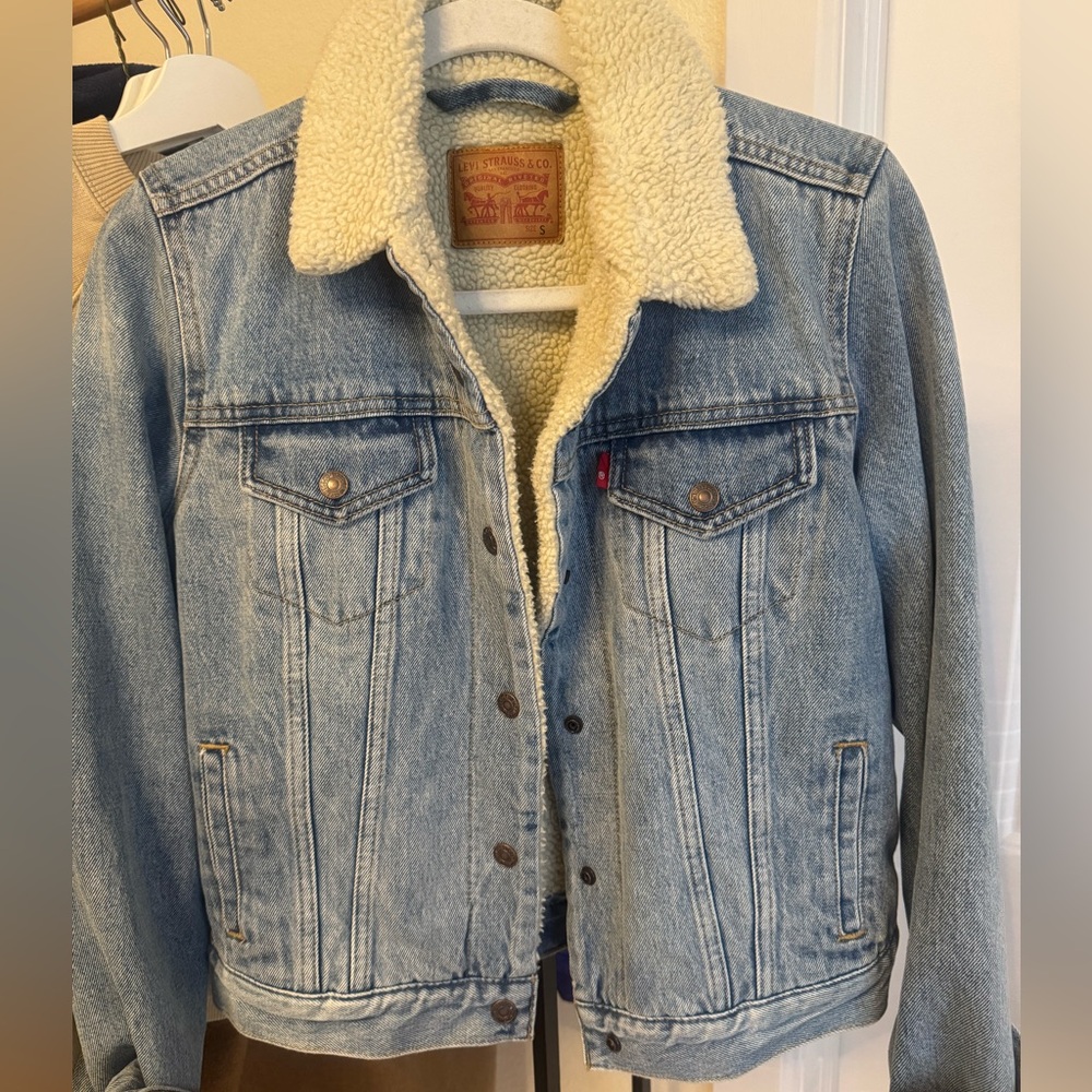 Levis Jean Jacket in Small